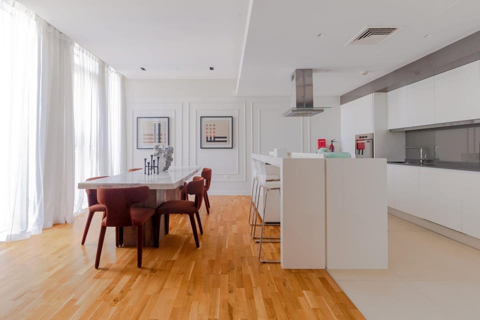 Kitchen or kitchenette, Dining area, stove