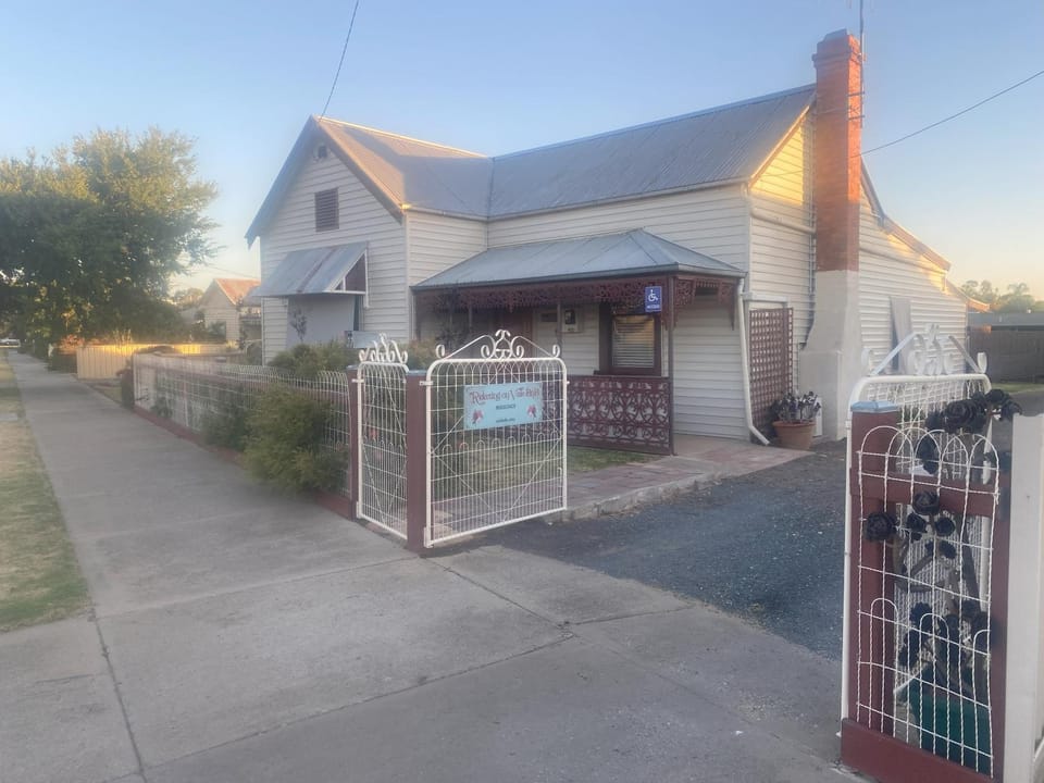 Property building, Street view, Parking, acessibility