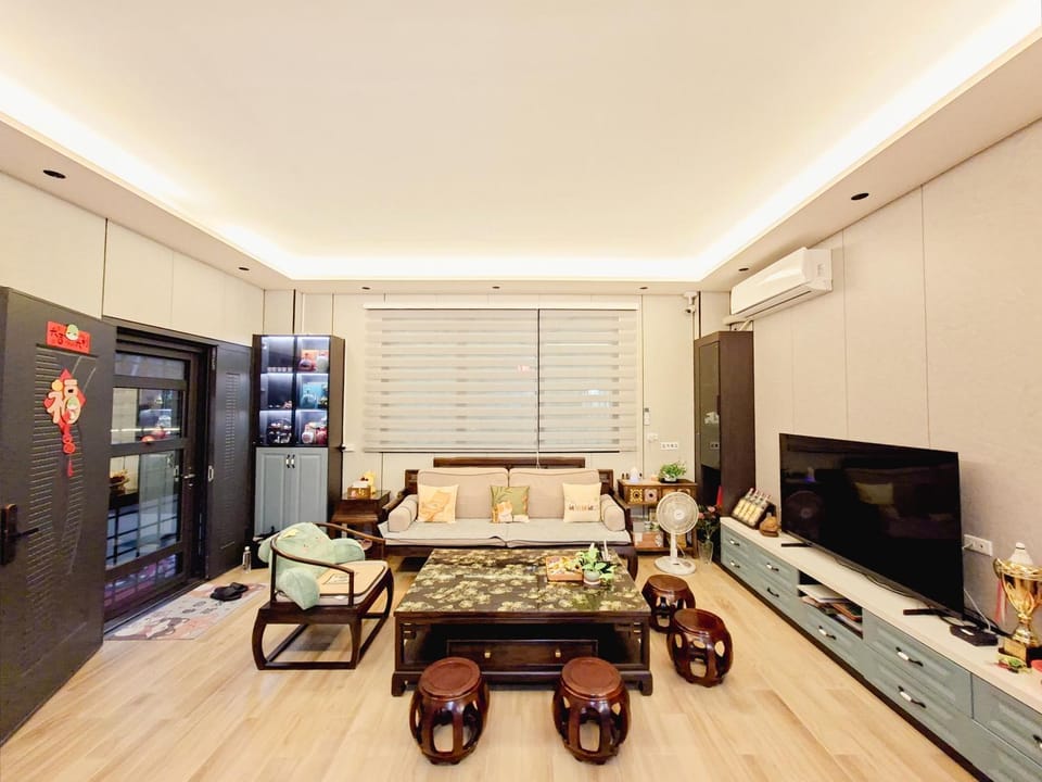 Communal lounge/ TV room, TV and multimedia, Seating area, Dining area, Evening entertainment, air conditioner