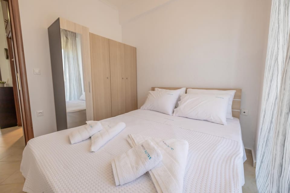 Bed, Photo of the whole room, Bedroom, towels, wardrobe