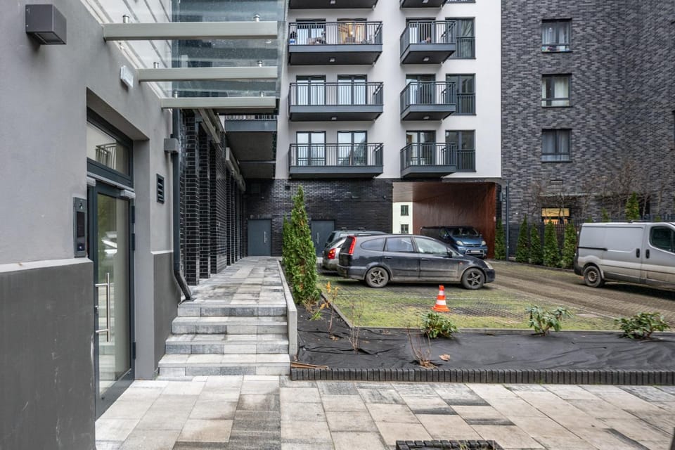 Property building, Neighbourhood