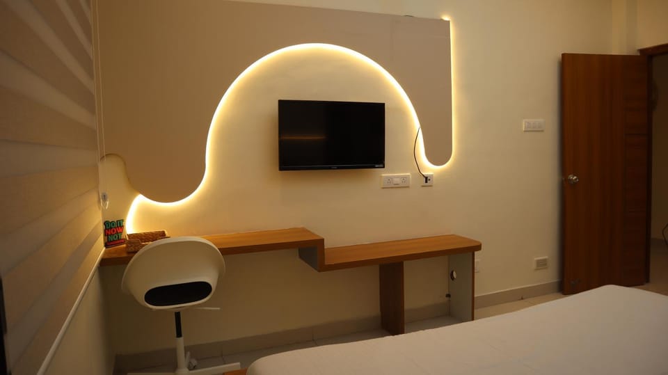Bed, Living room, Bedroom
