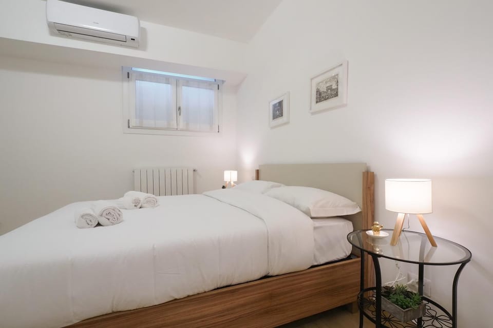 Bed, Photo of the whole room, Bedroom, towels, air conditioner
