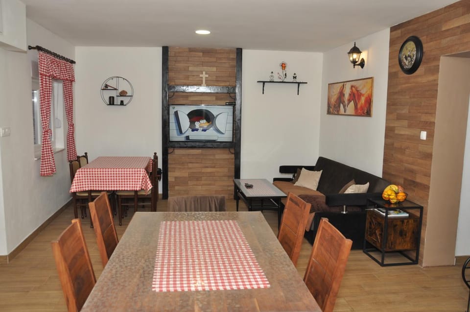 Living room, Dining area