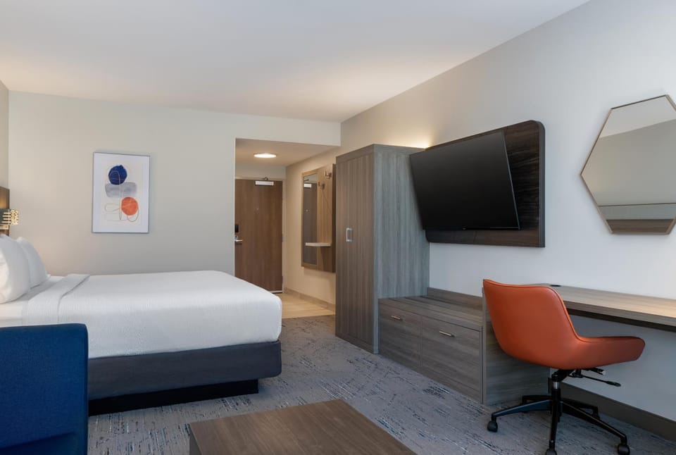 Bed, Photo of the whole room, Bedroom