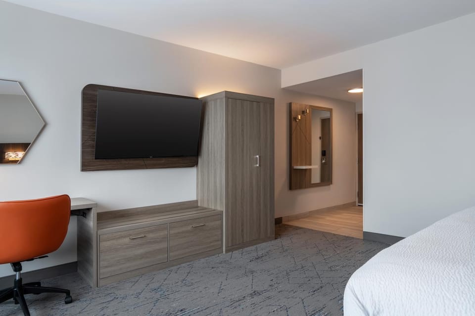 Holiday Inn Express & Suites Linden - Newark South by IHG Hotel in Linden