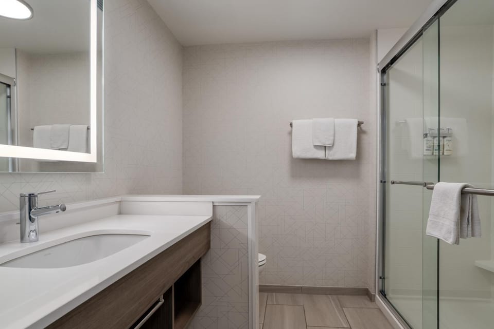 Holiday Inn Express & Suites Linden - Newark South by IHG Hotel in Linden