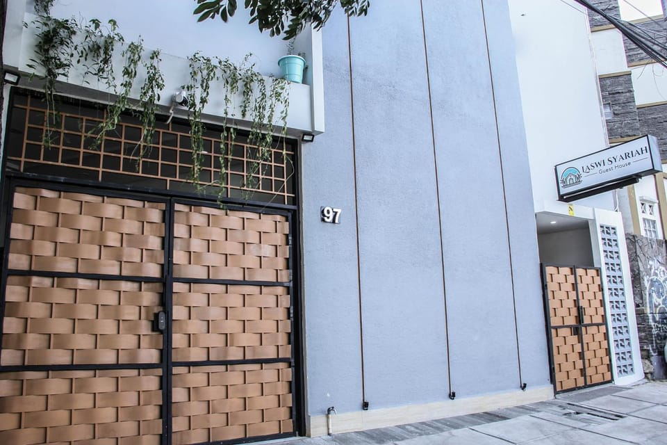 Property building, Facade/entrance