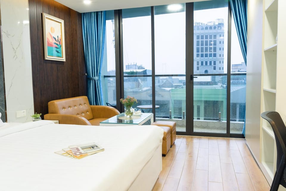 Bed, Living room, Photo of the whole room, Seating area, Bedroom