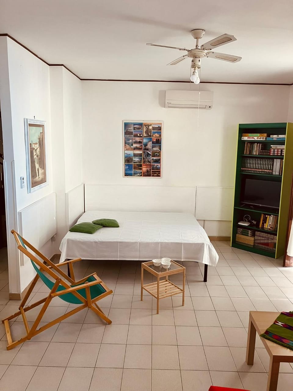 Bed, Living room, air conditioner