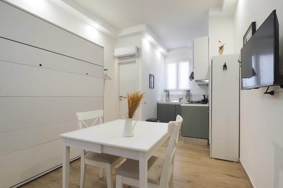 TV and multimedia, Kitchen or kitchenette, Dining area