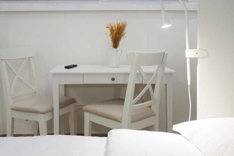 Photo of the whole room, Dining area