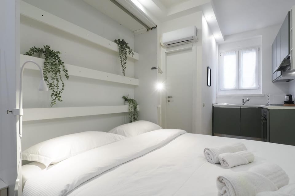 Bed, Photo of the whole room, air conditioner