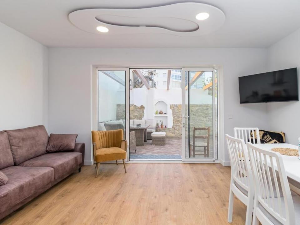 TV and multimedia, Living room, Dining area