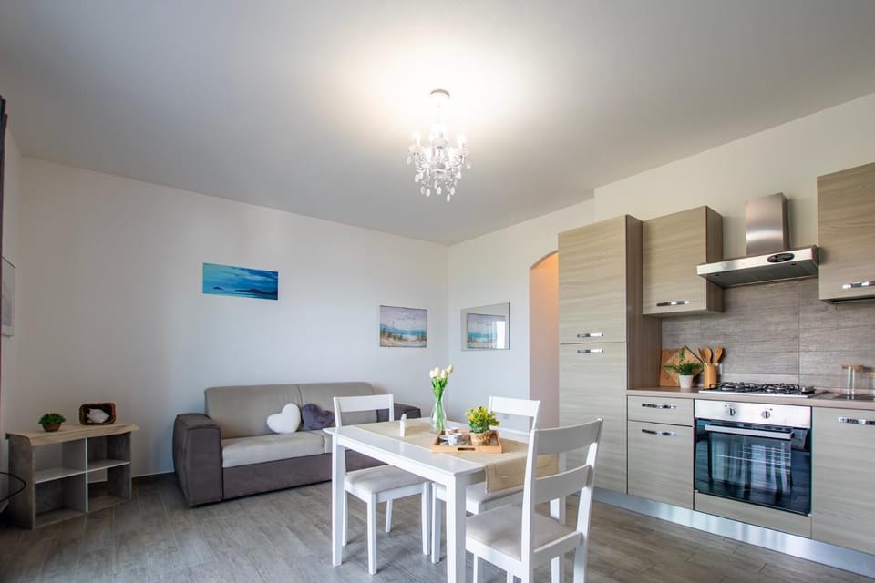 Kitchen or kitchenette, Seating area
