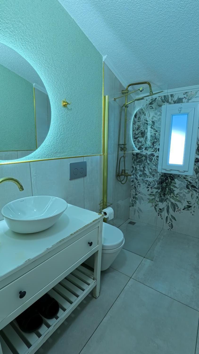 Shower, Toilet, Bathroom