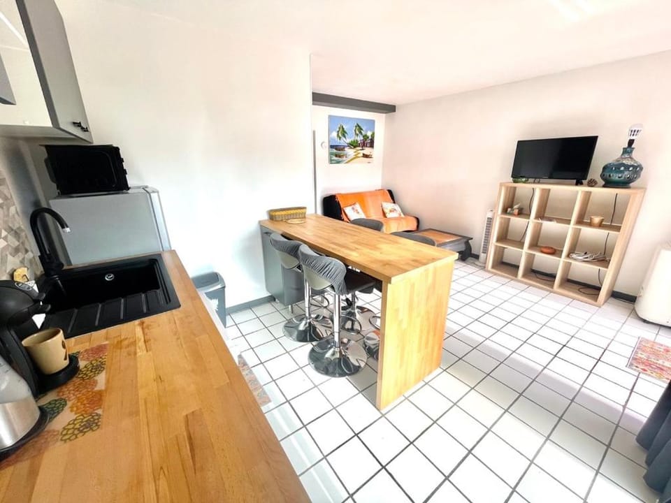 Kitchen or kitchenette, Living room