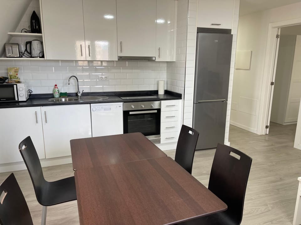 Kitchen or kitchenette, Dining area, dishwasher, oven, pet friendly, stove, toaster