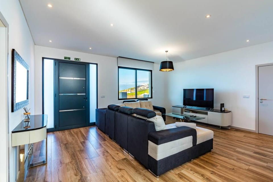 Communal lounge/ TV room, Living room, Seating area