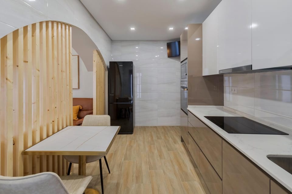 Kitchen or kitchenette, Dining area, stove