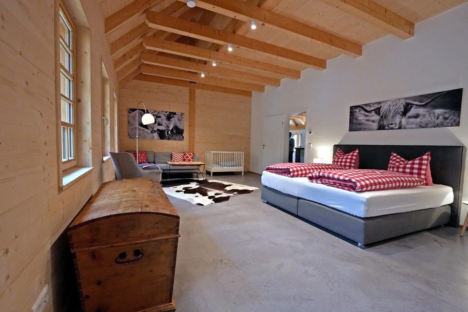 Bed, Photo of the whole room, Seating area, Bedroom