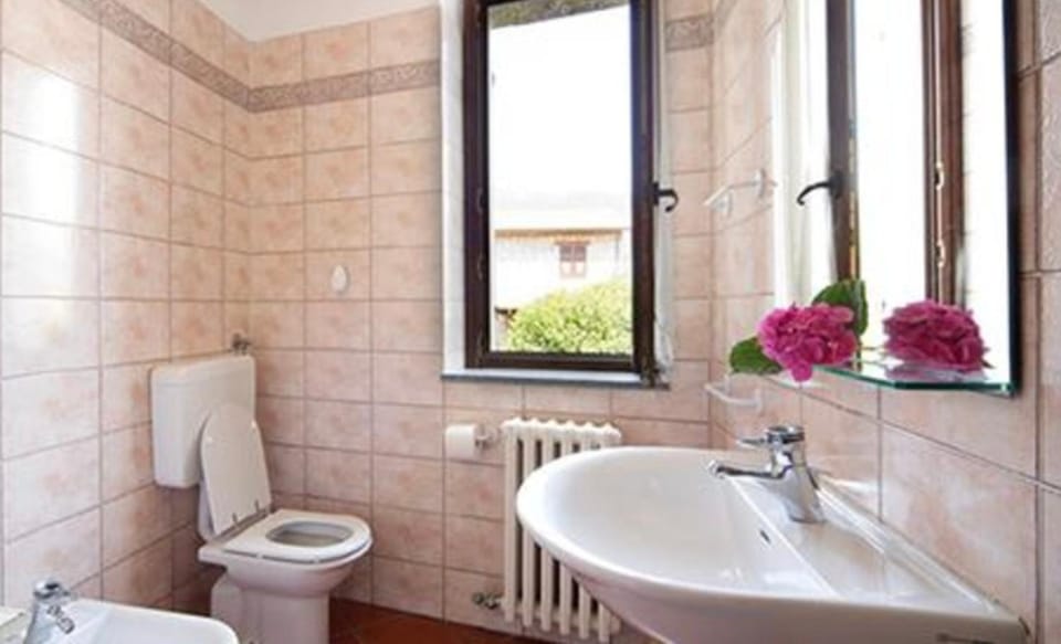 Bathroom, Living room