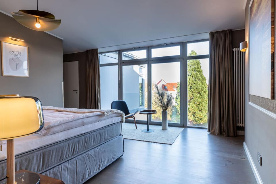 Photo of the whole room, Bedroom, Garden view