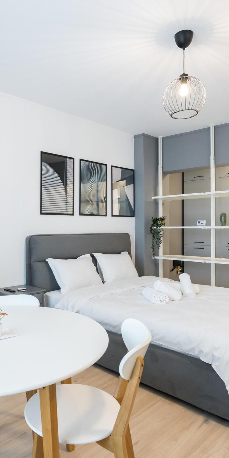 Bed, Seating area
