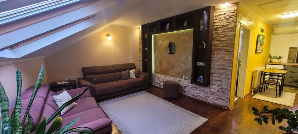 Patio, Living room