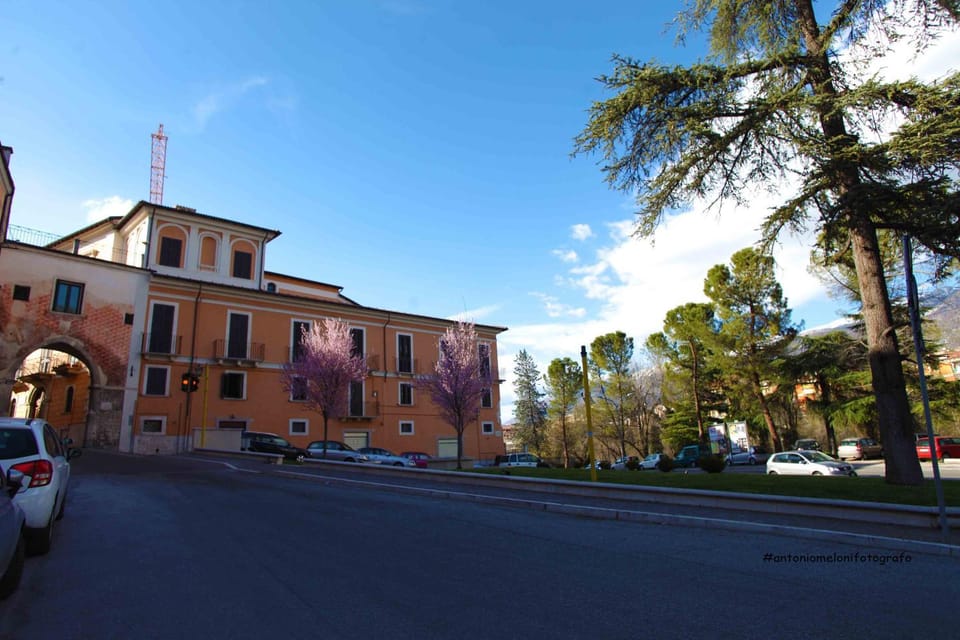Nearby landmark, Neighbourhood