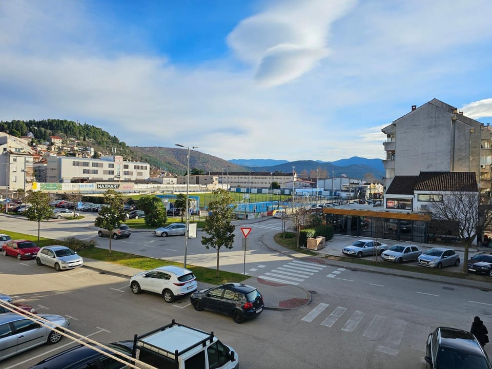 Day, Neighbourhood, View (from property/room), City view, Street view, Location, Parking
