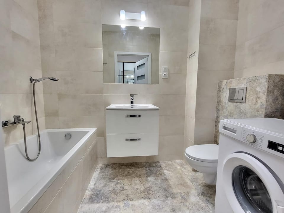 Bathroom, Bath, towels, washing machine