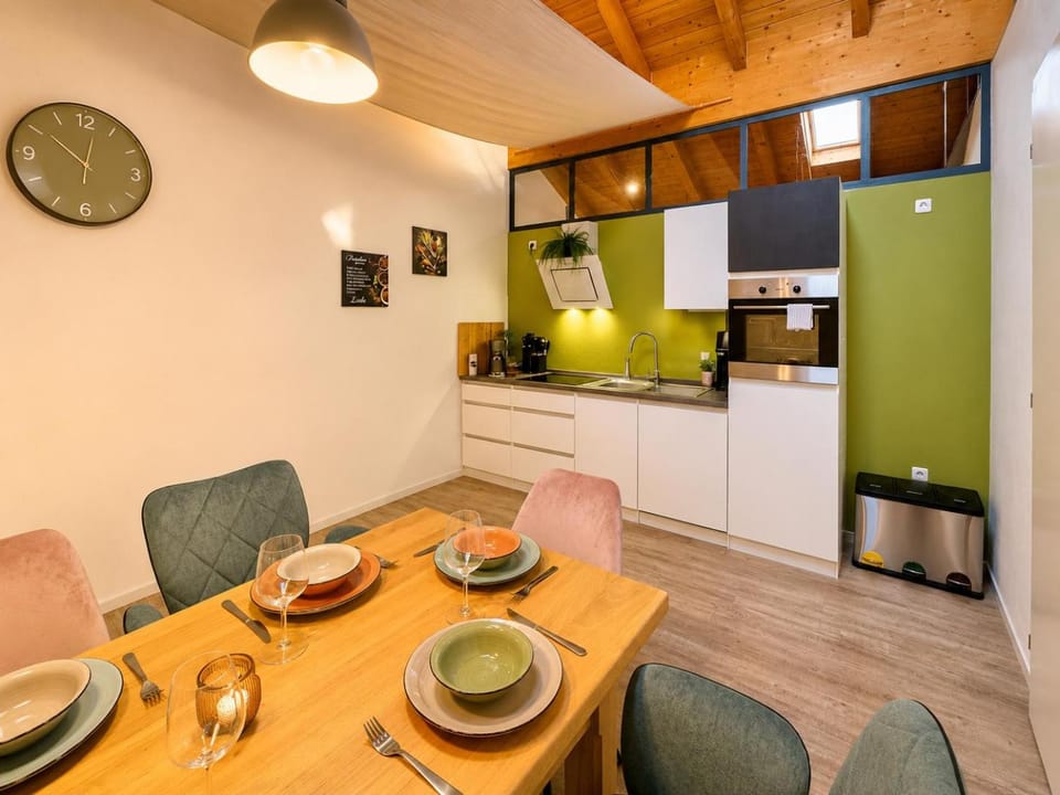 Kitchen or kitchenette, Dining area, kitchen