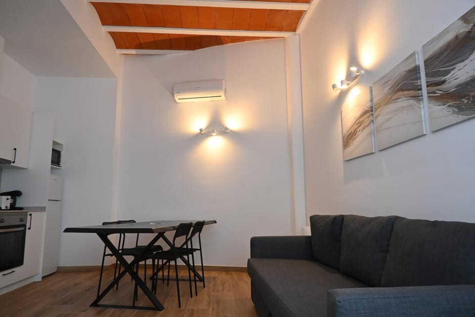 Kitchen or kitchenette, Living room, Seating area, Dining area, oven, air conditioner