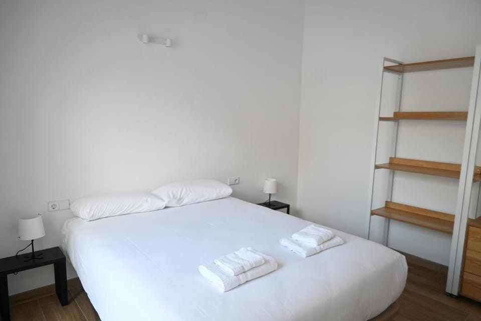Bed, Photo of the whole room, Bedroom