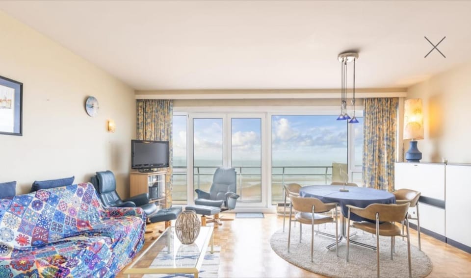 TV and multimedia, View (from property/room), Balcony/Terrace, Living room, Seating area, Dining area, Sea view