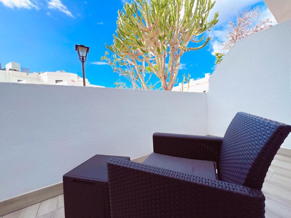 Modern And Funcional Studio Loft In Parque Cattleya, LA112 Apartment in Playa de las Americas