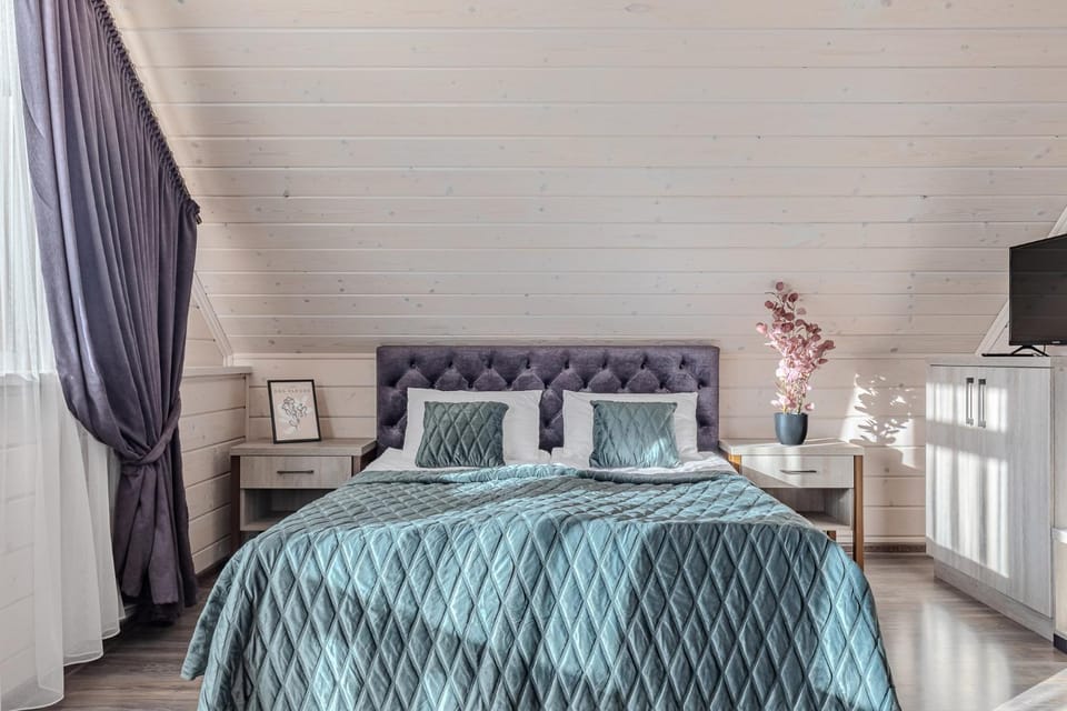Bed, TV and multimedia, Photo of the whole room, Bedroom