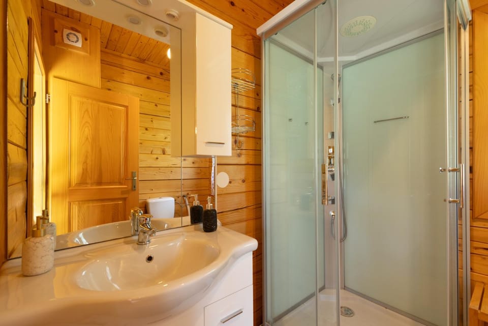 Shower, Bathroom, towels