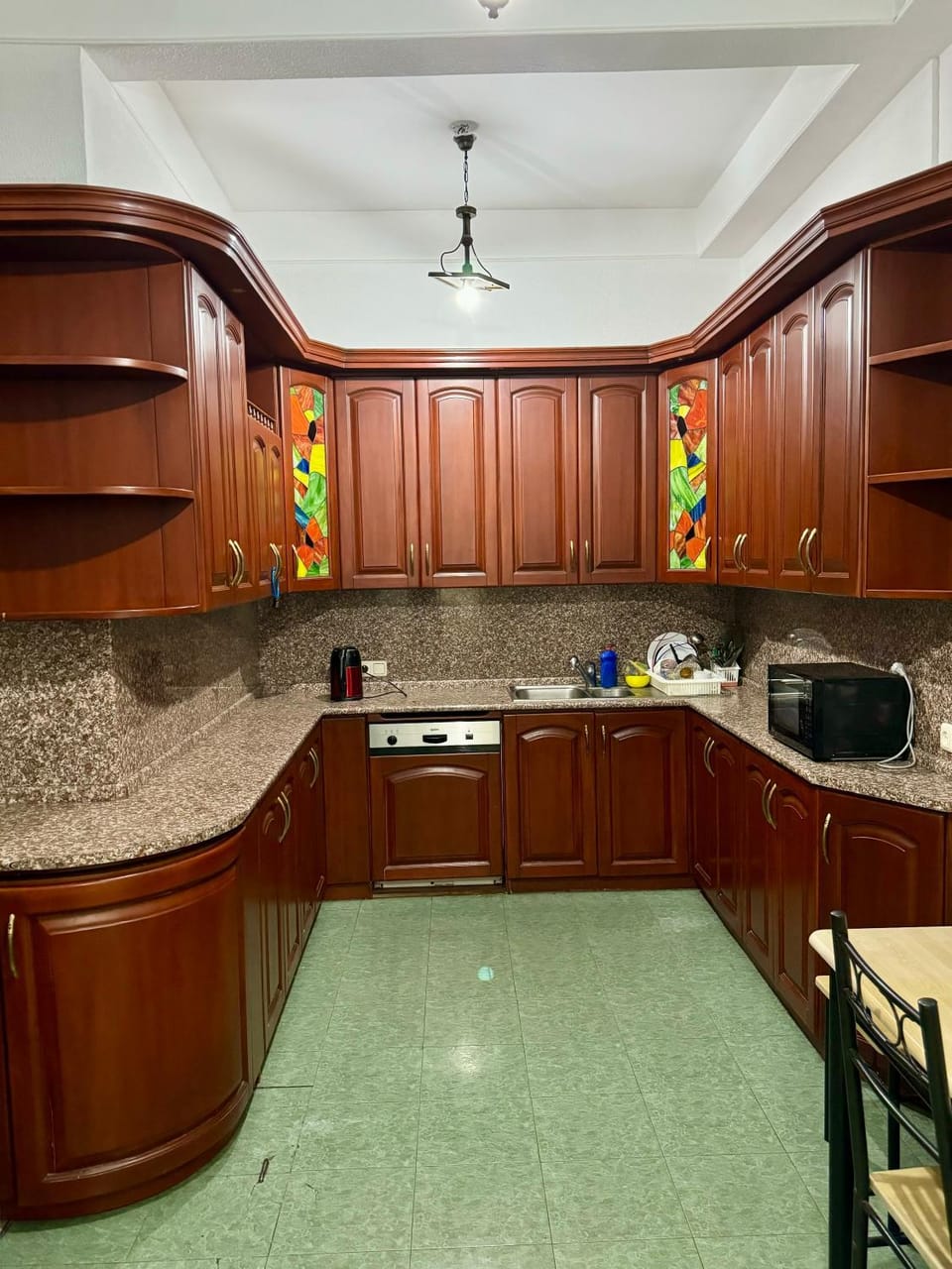 Kitchen or kitchenette, minibar, stove