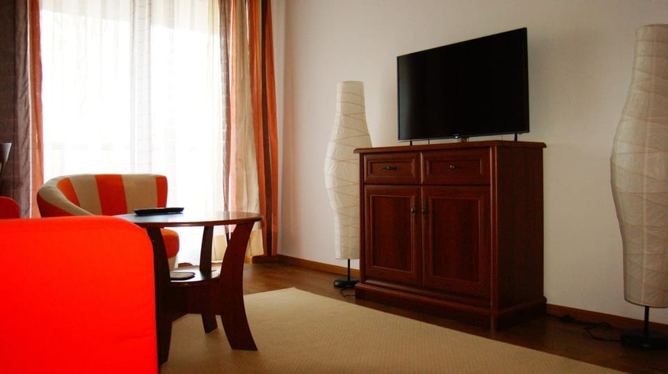 Game Room, TV and multimedia, Living room, Photo of the whole room, Seating area, Evening entertainment, Bedroom, On site