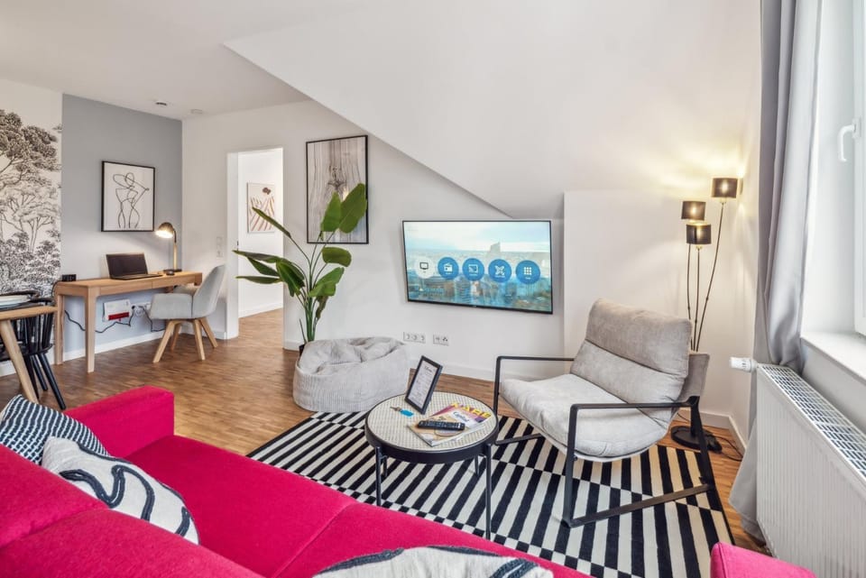 TV and multimedia, Living room, Seating area, Dining area