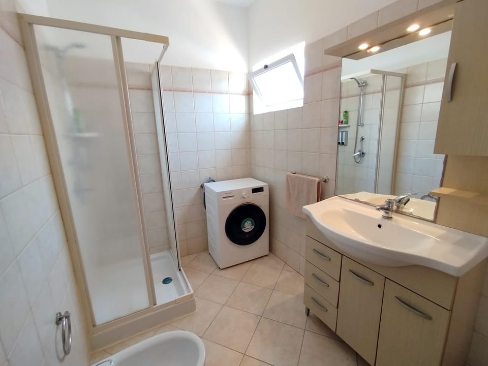 Shower, Toilet, washing machine