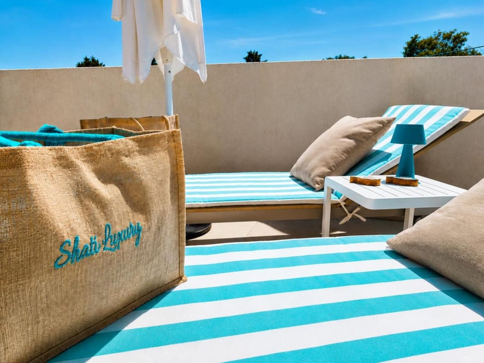 SHATI LUXURY - Private Heated Pool- steps from beach Apartment in Fontane Bianche