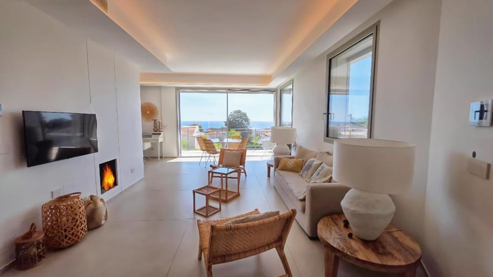 SHATI LUXURY - Private Heated Pool- steps from beach Apartment in Fontane Bianche