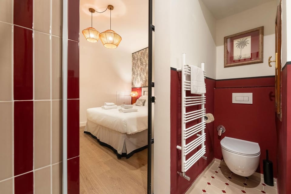 Shower, Toilet, Bed, Bathroom, Photo of the whole room, Decorative detail, Decorative detail, Bedroom, bidet, heating, heating, towels, towels, air conditioner, air conditioner