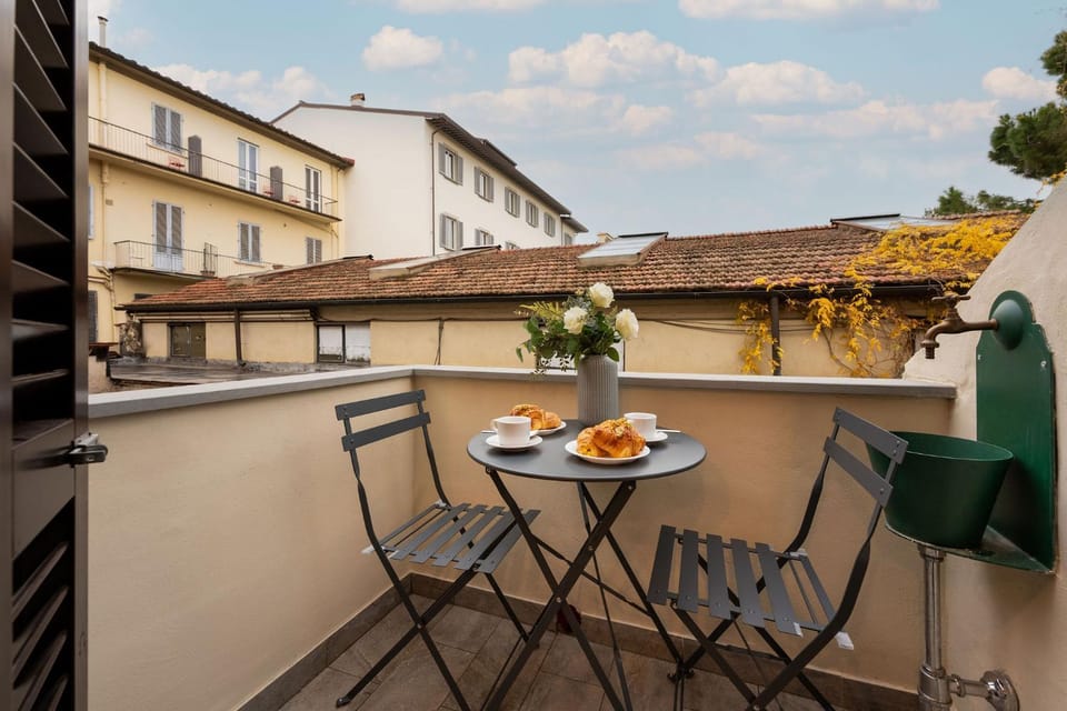 Property building, Patio, Day, View (from property/room), Balcony/Terrace, Decorative detail, Decorative detail, Dining area