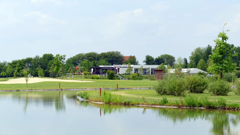 Property building, Day, Golfcourse