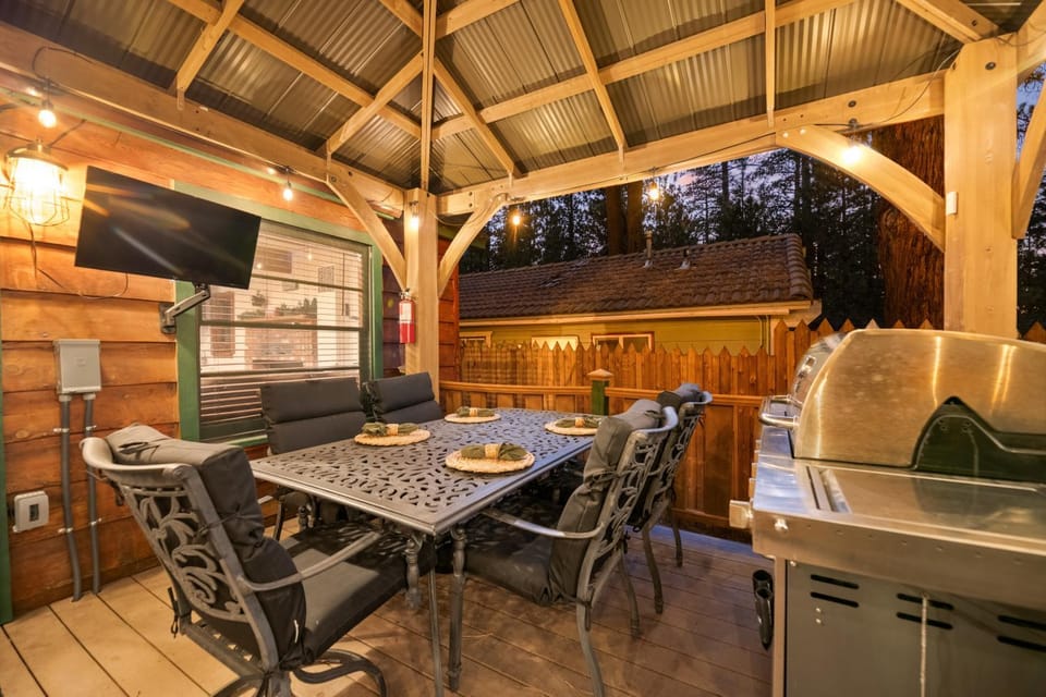BBQ facilities, TV and multimedia, Seating area, Dining area