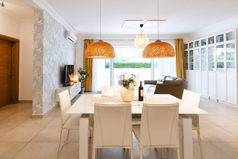102 Seafront 3Bed Sliema with pool by Homely Apartment in Sliema